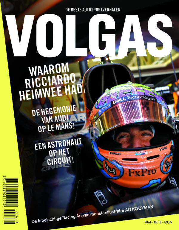 Cover met foto van een lachende Ricciardo in zijn racewagen