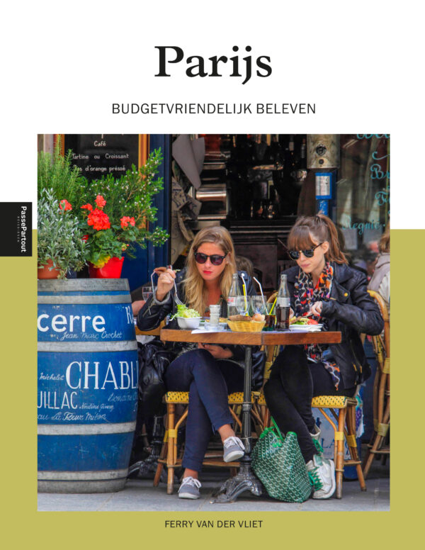 Beeld van twee vrouwen op een terras