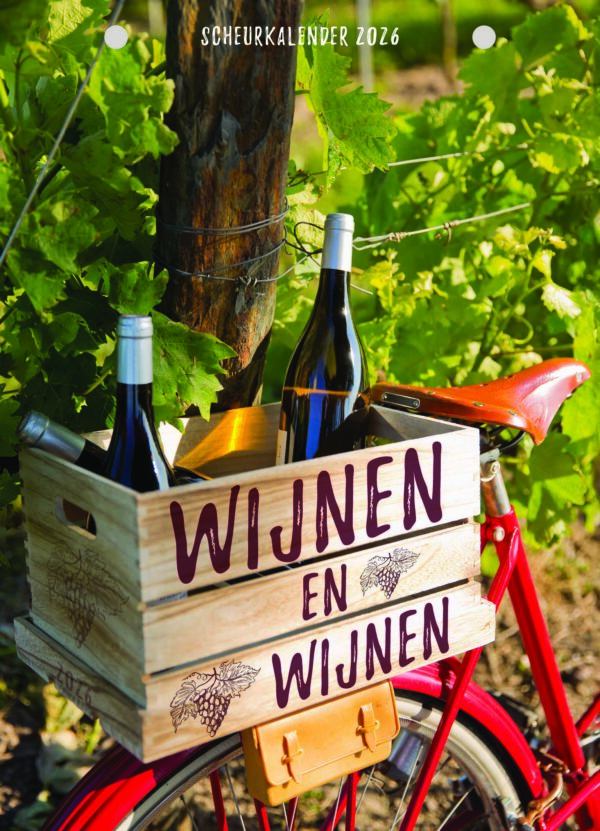Coverfoto: kratje met wijnen op de bagagedrager van ene fiets, die tegen de wijnranken staat.