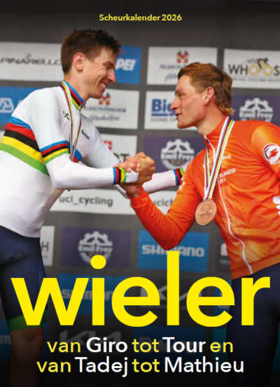 Coverfoto: Pogacar en van der Poel schudden elkaar de hand.